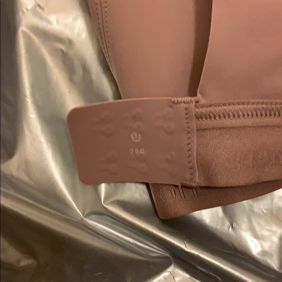 NWT/Lululemon Fine Form Bra/size 36C - Picture 7 of 8